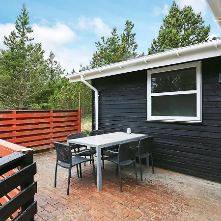 Two-bedroom Holiday In 27 Nyaraló