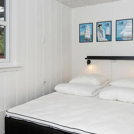 Two-bedroom Holiday In 27 * Blåvand