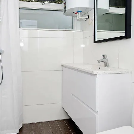 Two-bedroom Holiday In 27
