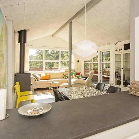 Two-bedroom Holiday In 27
